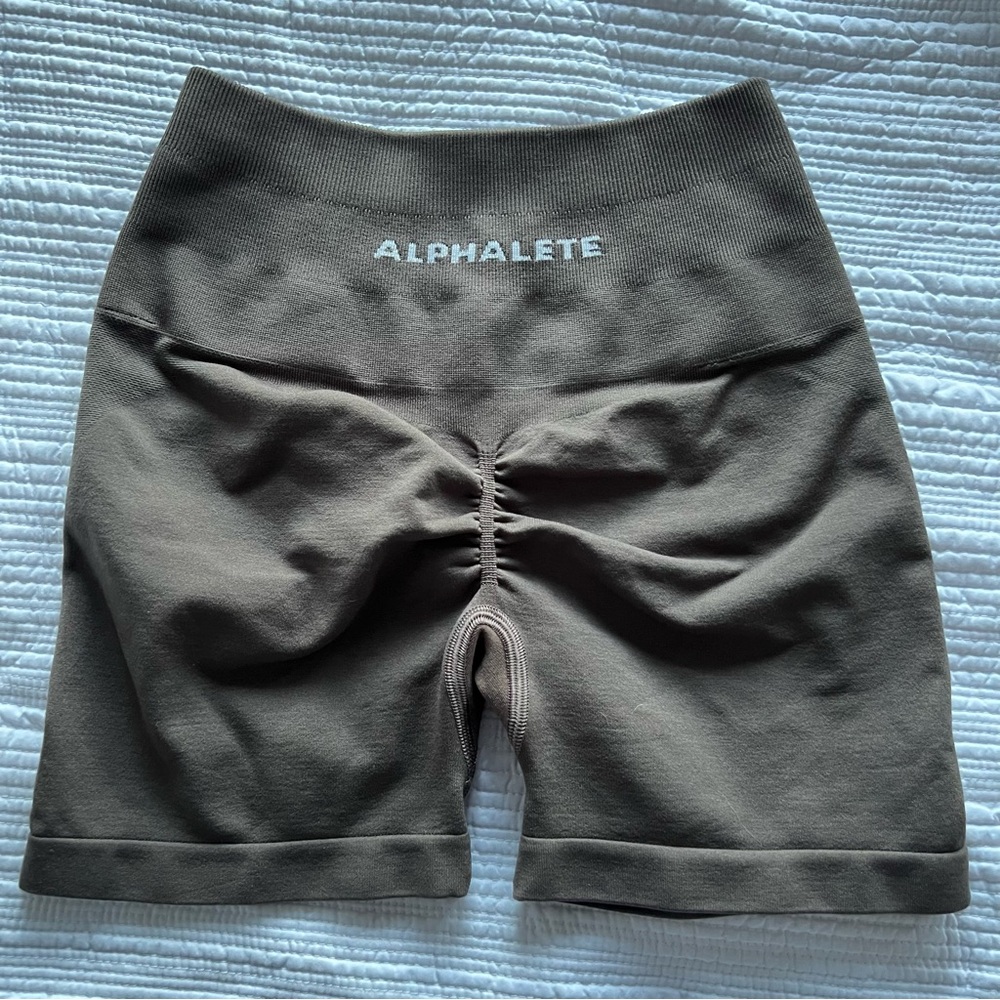 Brown Grey Size XS 4.5” Alphalete Amplify Shorts